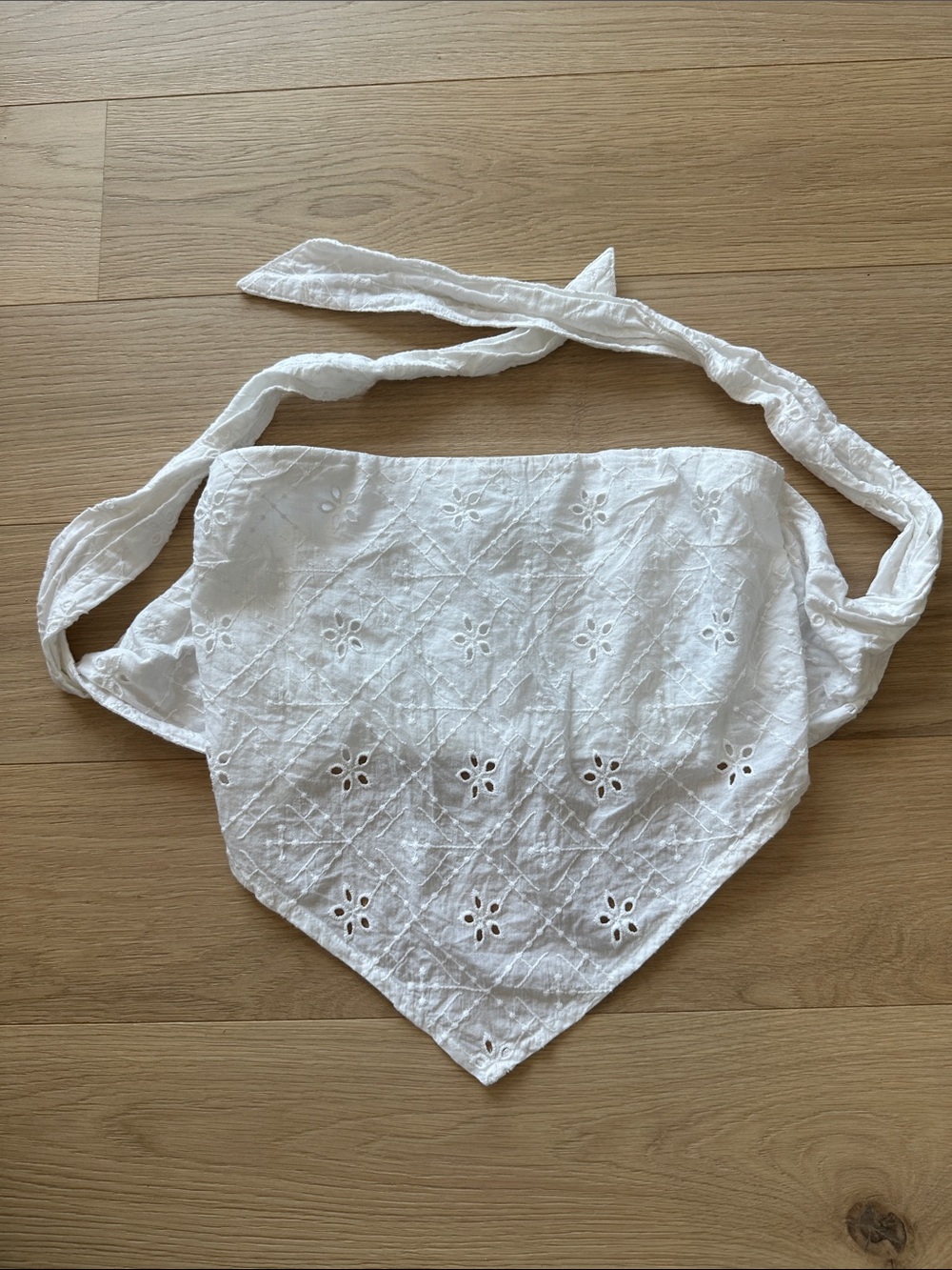Hollister White Eyelet Bandana Wrap bandeau top. XS